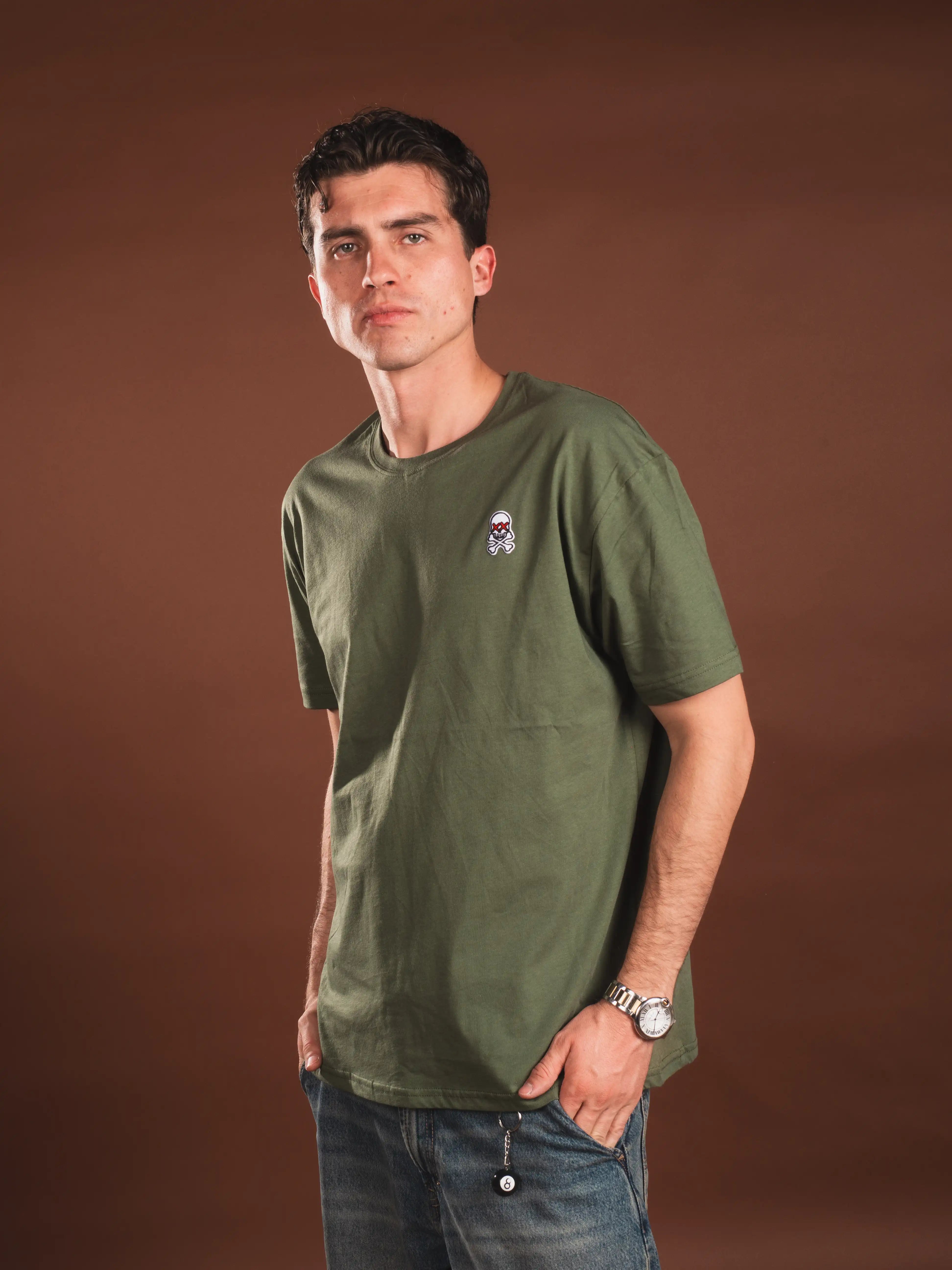 T-SHIRT BÁSICA PRO VERDE MILITAR CON PARCHE